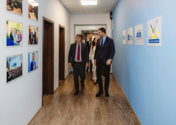 Krasniqi në takim me ambasadorin e ri të Italisë: Kosova ka nevojë urgjente të dalë nga bllokada