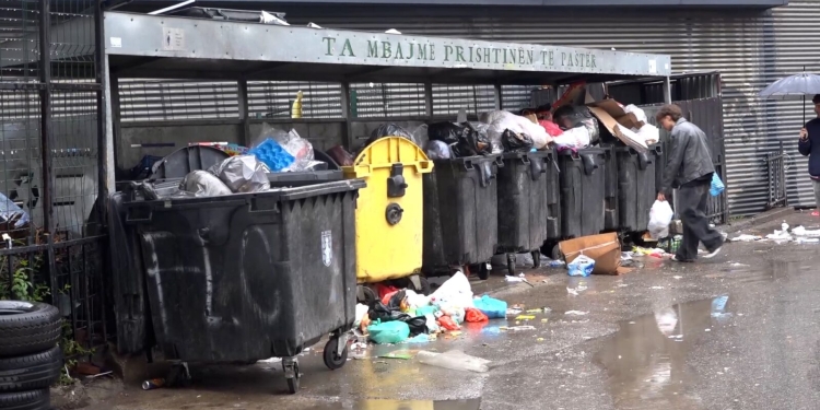 Mbeturinat ende nuk janë larguar nga rrugët e Prishtinës