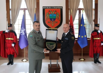 Jashari viziton Bazën Ajrore në Kuçovë, me homologun shqiptar flasin për thellimin e bashkëpunimit