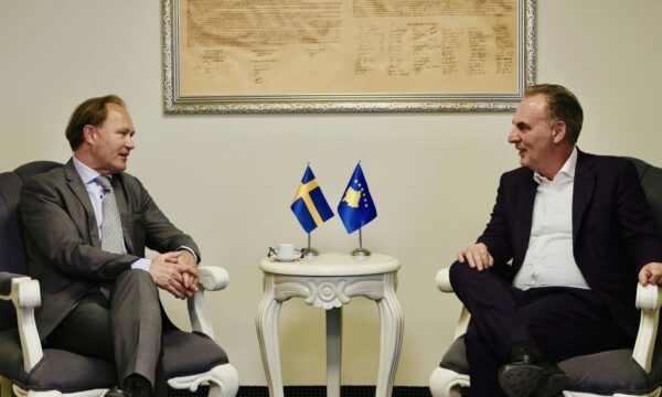 Bisedat e Limajt me Kurtin për koalicion, ambasadori suedez “zbarkon” në Nisma