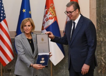 Vuçiq ia jep “Urdhrin e Flamurit Serb”, kongresistes amerikane Claudia Tenney, përmend edhe dialogun e Kosovën