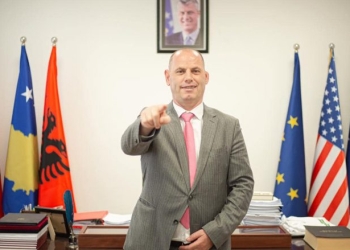 Lladrovci ironizon me Kurtin se s’do koalicion me PDK-në: Rrushi që nuk arrihet, është i thartë