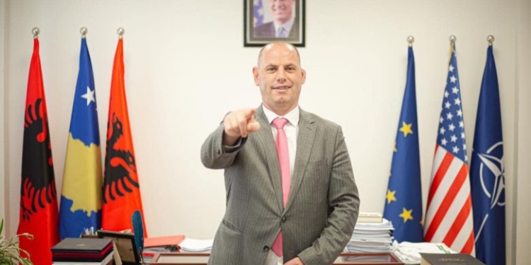 Lladrovci ironizon me Kurtin se s’do koalicion me PDK-në: Rrushi që nuk arrihet, është i thartë