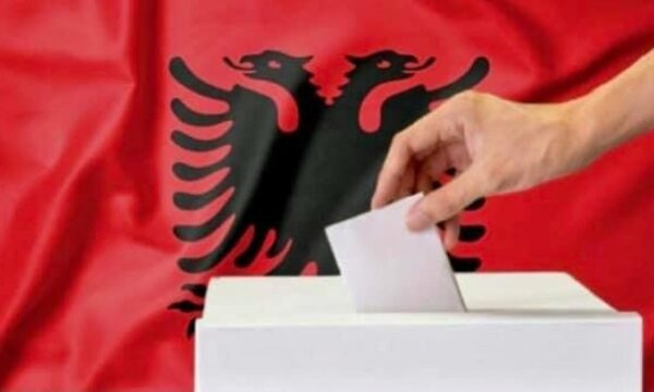 Kjo është gruaja më e votuar në Shqipëri