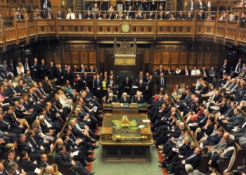 Deputetët britanikë kërkojnë ndryshim qasje ndaj Serbisë, shkak pjesëmarrja në paradën ushtarake në Moskë