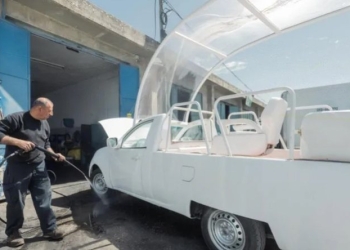 Makina e Papa Françeskut shndërrohet në klinikë për fëmijët e Gazës – kjo ishte dëshira e fundit e Papës