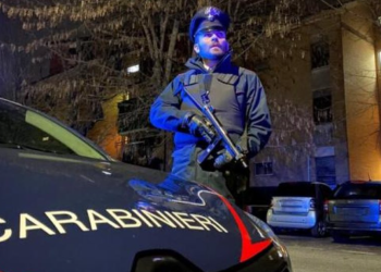 Romë: Shqiptari godet me gërshërë berberin indian pas një debati, arrestohet për tentativë vrasjeje