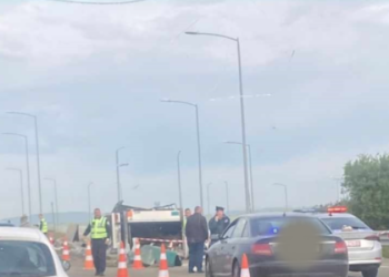 Aksidenti i rëndë në dalje të autostradës, Ministria bën thirrje të shmanget rruga prej “Veternikut” në Fushë-Kosovë