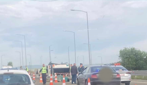 Aksidenti i rëndë në dalje të autostradës, Ministria bën thirrje të shmanget rruga prej “Veternikut” në Fushë-Kosovë