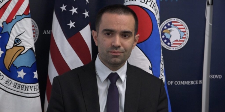 Kryetari i Odës Ekonomike Amerikane: Kurti paguhet nga kompanitë që protestuan dje