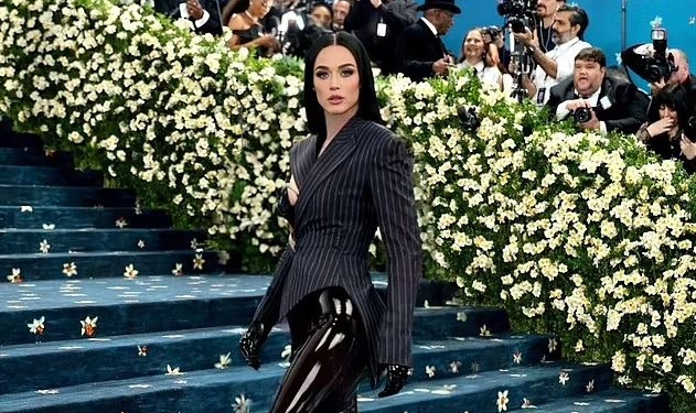 Katy Perry bëhet përsëri virale, me fotografitë me AI në Met Gala 2025