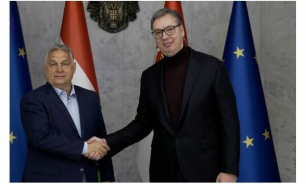 Kryeministri i Hungarisë i shkon për në vizitë Vuçiqit