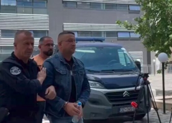 Incizoi fshehurazi mjetet e Policisë dhe zbuloi identitetin e zyrtarit të AKI-së, çfarë thotë aktakuza për spiunazh ndaj Aleksander Vllajiqit