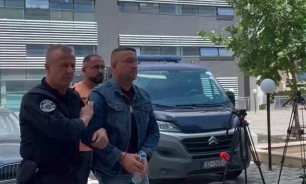 Incizoi fshehurazi mjetet e Policisë dhe zbuloi identitetin e zyrtarit të AKI-së, çfarë thotë aktakuza për spiunazh ndaj Aleksander Vllajiqit