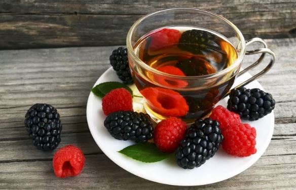 Studimi zbulon se çaji, manaferrat dhe ushqimet e pasura me flavonoide luajnë rol në “mosplakje”