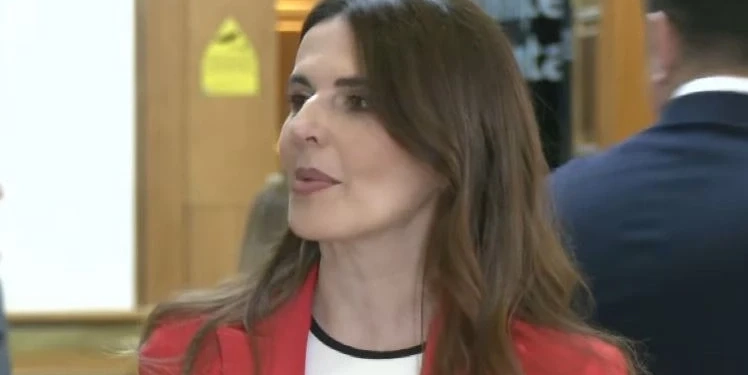 Çitaku: Thirrje deputetit Kurti të reflektojë, ta ndërrojë kandidaten