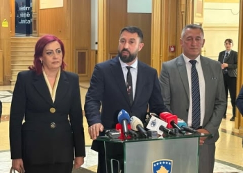 Elbert Krasniqi: Propozimi i Abdixhikut për qeveri tranzicioni s’është në frymën multietnike, ai i fton vetëm partitë shqiptare