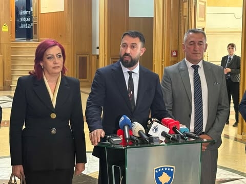 Elbert Krasniqi: Propozimi i Abdixhikut për qeveri tranzicioni s’është në frymën multietnike, ai i fton vetëm partitë shqiptare