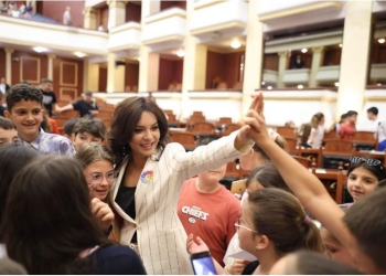 Në prag të 1 Qershorit, Kuvendi i Shqipërisë hap sot dyert për fëmijët, priten nga Elisa Spiropali