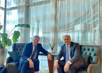 Enver Hoxhaj në Irak takohet me gjeneralin britanik: Mik i përhershëm i Kosovës