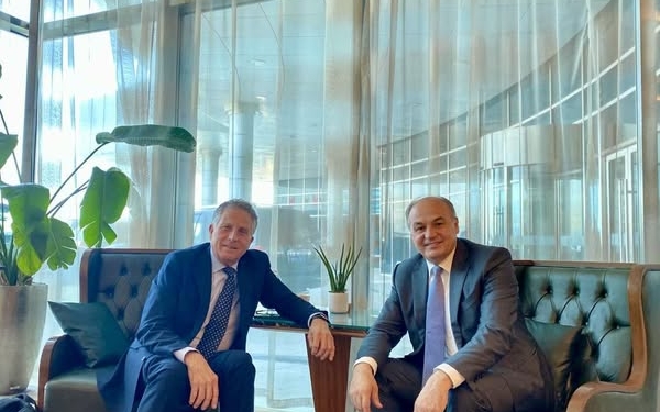 Enver Hoxhaj në Irak takohet me gjeneralin britanik: Mik i përhershëm i Kosovës