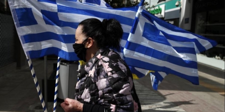 Greqia ashpërson ligjet për azilkërkuesit