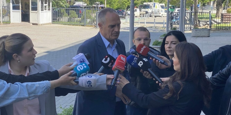 Hasani – PDK: Nuk do ta votoja Limajn për kryeparlamentar, ma ka sharë shumë Albinin!