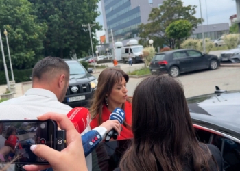 “Pyesni opozitën”, Haxhiu s’përgjigjet edhe sa herë do të provojë të zgjidhet kryeparlamentare