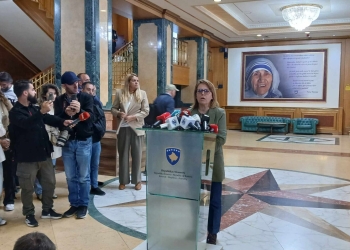 Bajrami-LDK: S’mund të shkojmë në zgjedhje vetëm pse Albulena Haxhiu s’i ka votat për  kryeparlamentare
