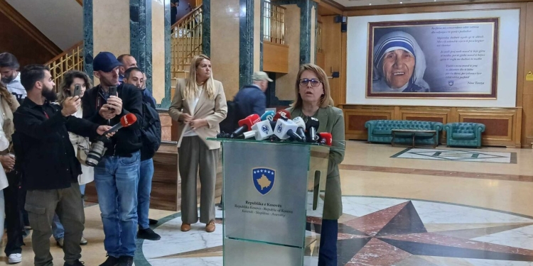 Bajrami-LDK: S’mund të shkojmë në zgjedhje vetëm pse Albulena Haxhiu s’i ka votat për  kryeparlamentare