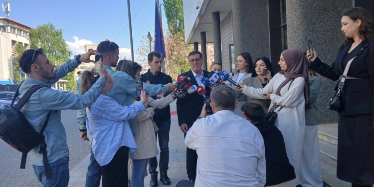 Haziri për ftesën e Kurtit: Të takohemi për të mos u marr vesh te LDK-ja nuk funksionon