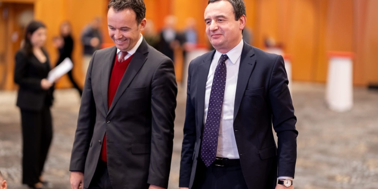 Pasi u intervistua nga Prokuroria, Kurti i del në mbrojtje Pecit – e lavdëron për “qeverisje të mirë”