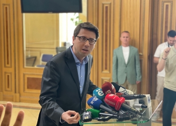 Murati sërish shpjegon Kushtetutën, thotë se vota e deputetit nuk duhet detyruar