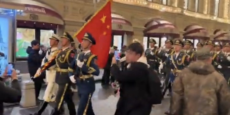 Video nga Rusia: Ushtria Popullore e Kinës bën provat për paradën e 9 Majit në Moskë