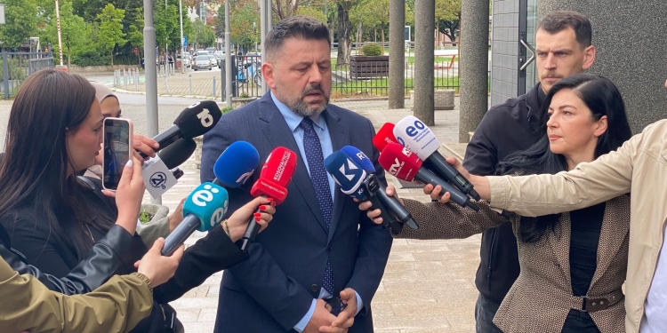 Berisha: AAK nuk pranon një qeveri me Albin Kurtin