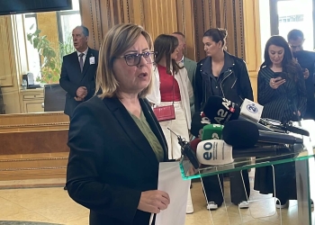 Bajrami mblodhi nënshkrimet e deputetëve në Kuvend, përveç VV-së: Të hënën i drejtohemi ZRRE-së për shtrenjtimin e rrymës