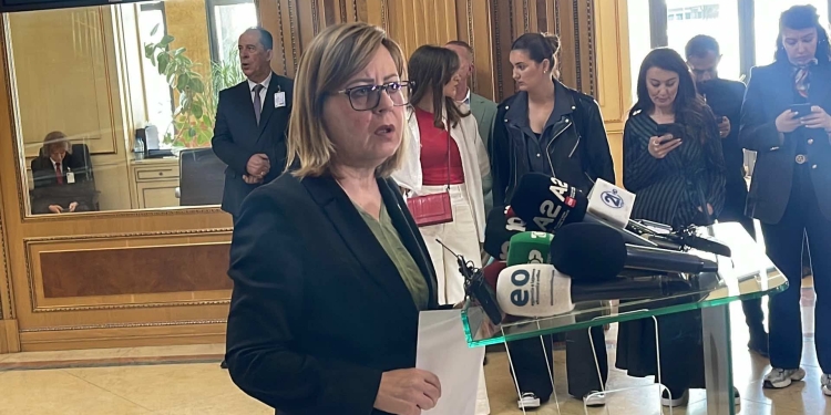 Bajrami mblodhi nënshkrimet e deputetëve në Kuvend, përveç VV-së: Të hënën i drejtohemi ZRRE-së për shtrenjtimin e rrymës