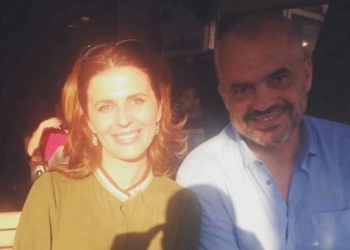 Çitaku e uron Ramën përmes një fotografie të shkrepur nga Hashim Thaçi