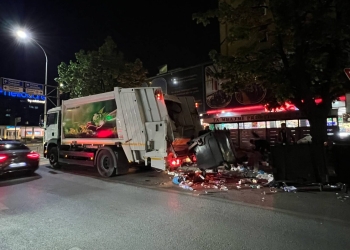 Natën nis pastrimi i kontenjerëve të stërmbushur në kryeqytet
