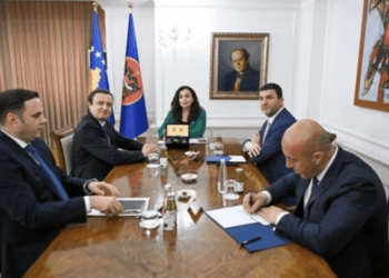 Pamje brenda takimit të krerëve të partive politike me Osmanin