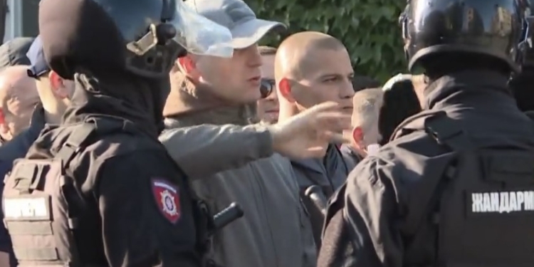 Vuçiq organizon tubim në Nish mes protestave studentore në rritje