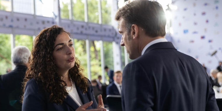Osmani me Macron: Folëm për vizionin e përbashkët për të ardhmen euroatlantike të Kosovës