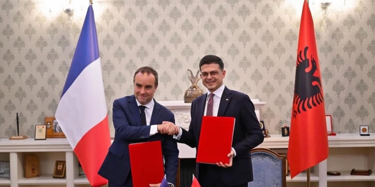 Shqipëria dhe Franca nënshkruajnë marrëveshje për modernizimin e kapaciteteve ushtarake