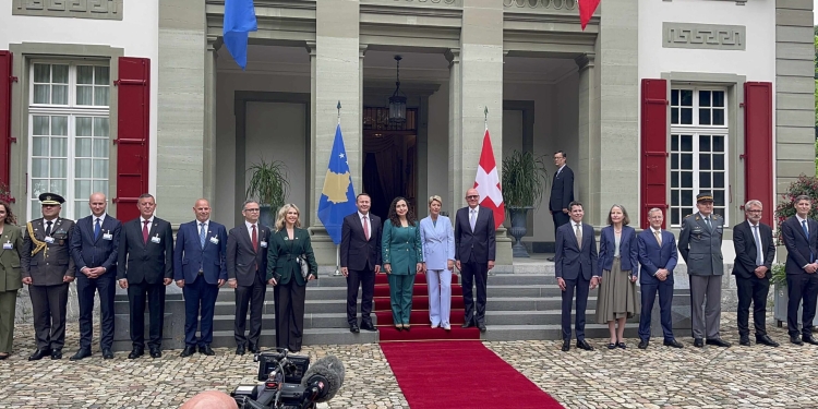 Presidentja Osmani nis vizitën në Zvicër, pritet nga presidentja zvicerane