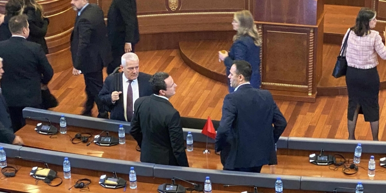 Çka po bisedojnë Kurti e Konjfuca pas dështimit të seancës?