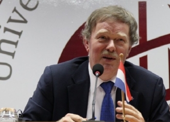 Ish-ambasadori Bosch i quan “të papërshtatshme” kritikat e BE-së ndaj Kosovës