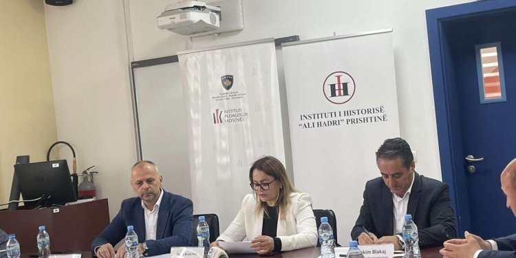 Instituti i Historisë “Ali Hadri” mban tryezë, trajtohen ballafaqimi me të kaluarën, dokumentimi dhe kujtesa kolektive