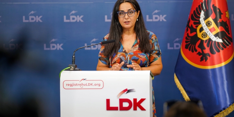 Moskonstituimi i Kuvendit, Lushaku-Sadriu: Kosova po humb, po humbasim kohë dhe po humbasim efikasitet