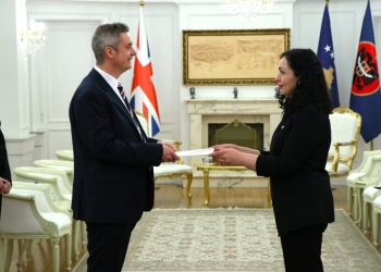 Kërcënimet ndaj presidentes Osmani, reagon ambasadori britanik: Heshtja nuk është opsion
