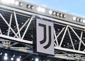 Juventusi zyrtarizon nënshkrimin e mbrojtësit anglez